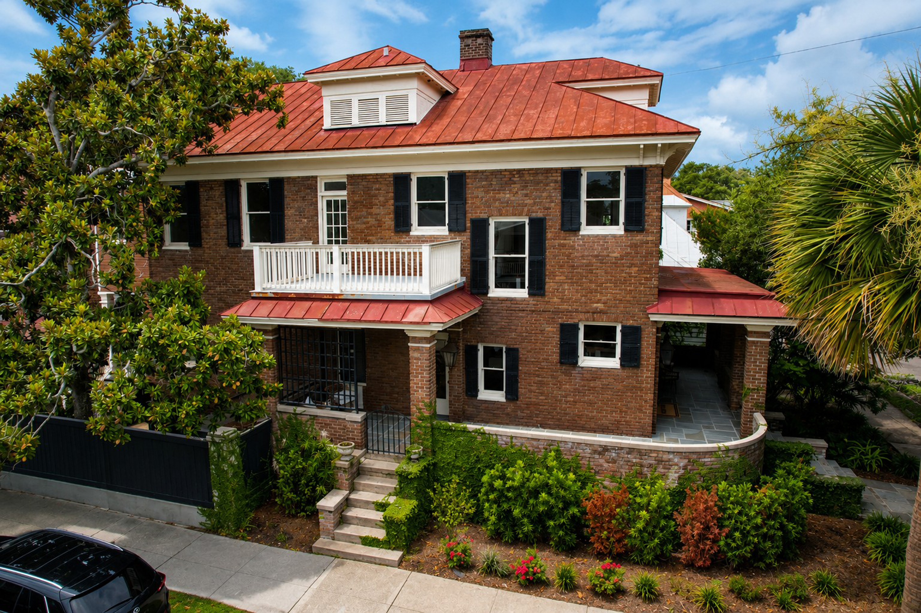 Front exterior of the Wilson-Cochran House at 173 Tradd Street